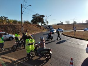 Mensagens educativas e de segurança no trânsito além de reforçar os cuidados com o veículo, são foco nessa ação