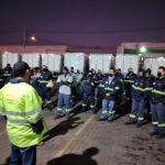 Equipe da Cooper União reunida no pátio da empresa