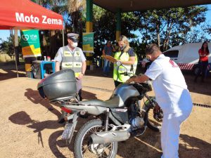 Honda Moto Zema, parceria de anos, realizou o check list dos itens de segurança das motos, instalou as antenas e orientou sobre a manutenção dos veículos