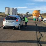 Motoristas e passageiros receberam orientações sobre a importância do uso do cinto de segurança