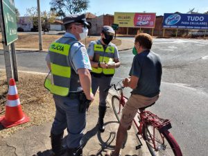Ciclistas foram orientados pela equipe da concessionária ViaPaulista e pelo Policiamento Militar Rodoviário