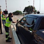 Dicas de segurança, folheto educativo e entrega de kit de higiene