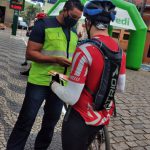 Entrega de folder e orientação de como pedalar correto e com segurança