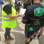 Entrega de folder e orientação de como pedalar correto e com segurança