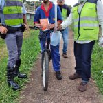 Os ciclistas também receberam antenas aparadoras de linha de cerol