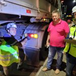 Equipe da concessionária recebeu e orientou os caminhoneiros e o eletricista realizou a manutenção e troca de lâmpadas