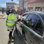 ENTREGA E FOLDER EDUCATIVO E ORIENTAÇÃO SOBRE SEGURANÇA NO TRÂNSITO