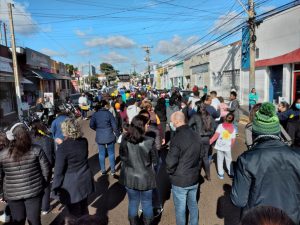 as ruas do centro ficaram cheias de alunos, professores e famílias que apoiam a causa