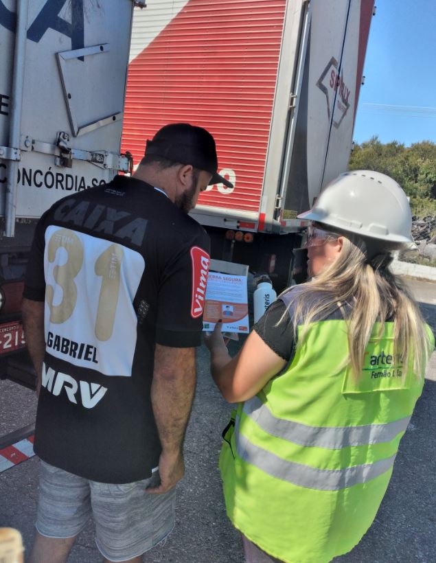 ORIENTAÇÃO SOBRE A MANUTENÇÃO PREVENTIVA DO VEÍCULO E ENTREGA DE BRINDE