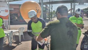 Instalação de antena, aplicação de adesivos refletivos e entrega de panfletos