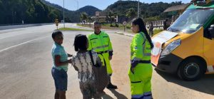 Orientação e entrega de panfletos