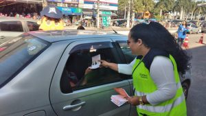 Orientação e entrega de panfletos