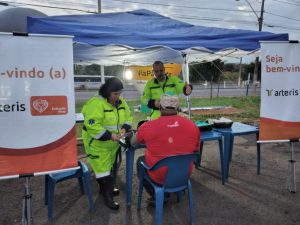 Equipe do resgate da VP realizou aferição de pressão e batimentos além de orientação de saúde