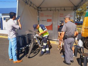 Instalação de antena corta pipa em bicicletas.