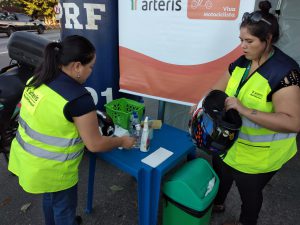 Higienização de capacetes e cristalização de viseiras.