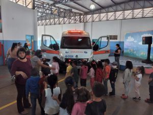 Visitação nas viaturas da PMRV e Resgate