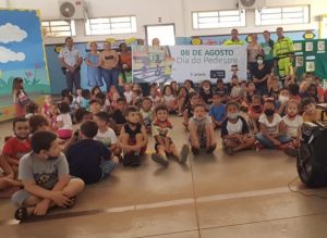 Comemoração ao dia do pedestre teve música e dança