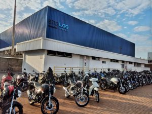 Ação para motociclistas no estacionamento da BTG Log em Ribeirão Preto