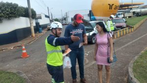 Equipes da concessionária VP e policiamento militar rodoviário fizeram abordagens educativas