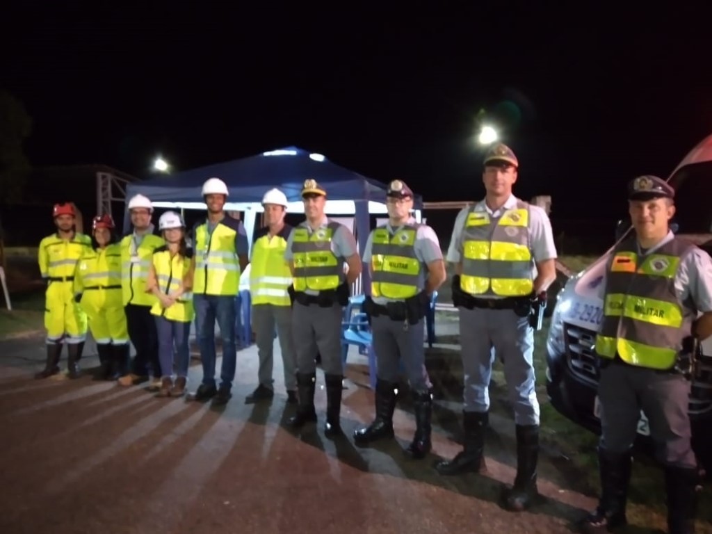 equipe da VP, resgate e PMRV preparadas para a ação educativa sobre segurança no trânsito