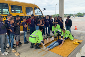 Alunos participando de uma simulação APH