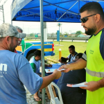 Entrega de panfleto e orientações