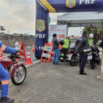 Instalação de antena corta pipa e higienização de capacetes.