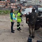 ENTREGA DE FOLDER EDUCATIVO E ORIENTAÇÃO SOBRE UMA TRAVESSIA SEGURA