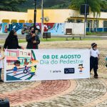 Caminhada educativa em comemoração ao Dia do Pedestre.