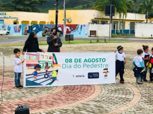 Caminhada educativa em comemoração ao Dia do Pedestre.