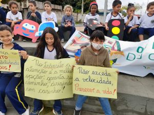 Caminhada educativa em comemoração ao Dia do Pedestre.