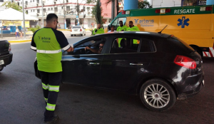 Orientação e entrega de panfletos