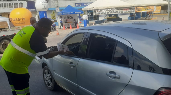 Orientação, entrega de panfletos e Lixocar