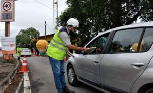 Orientações, entrega de panfleto e Lixocar