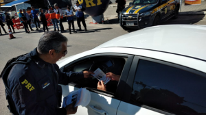 Orientação e entrega de panfletos