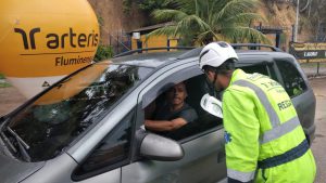 Orientação, entrega de lixocar e panfletos