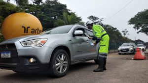 Orientação e entrega de panfletos