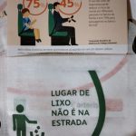 Panfletos entregues com lixara para carro.