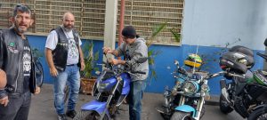 Motociclistas participaram a ação educativa e ainda receberam antenas anti cerol