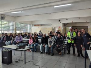 Palestra educativa sobre comportamento seguro em ambiente rodoviário