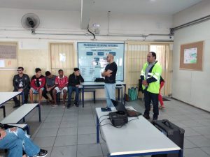 Palestra educativa sobre comportamento seguro em ambiente rodoviário