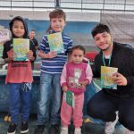 Entrega de Revistinhas de Histórias em Quadrinhos da Turma da Floresta.