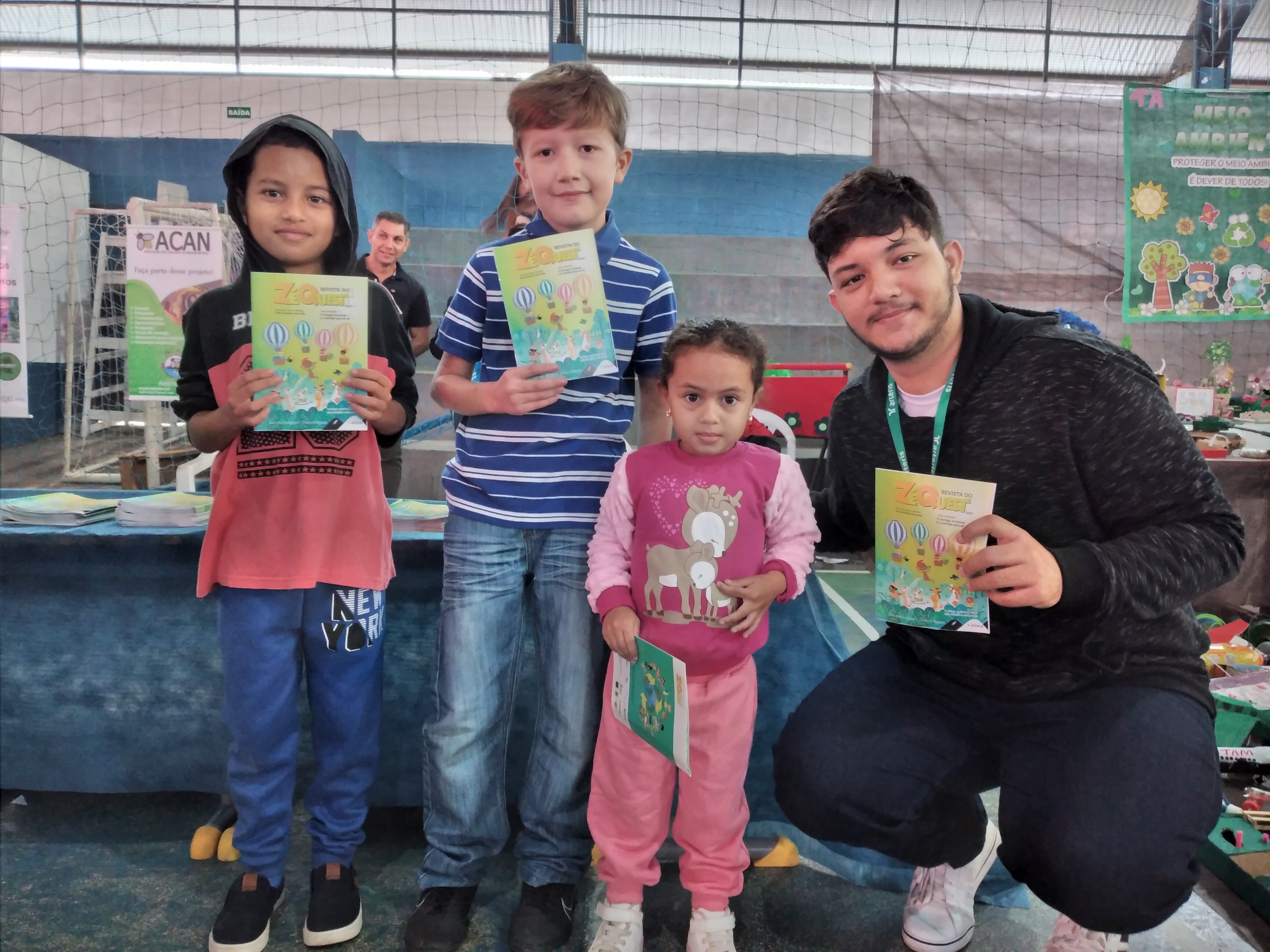 Entrega de Revistinhas de Histórias em Quadrinhos da Turma da Floresta.