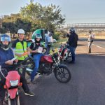 Ação educativa sobre segurança no trânsito para motociclistas - equipe da ViaPaulista e PMRV