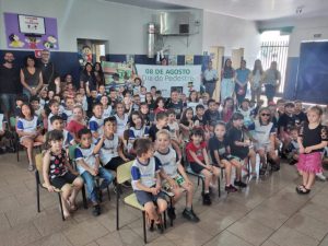 Dia de festa e muita atividade educativa em comemoração ao dia do pedestre na CMEITI Profa. Iracema em Brodowski