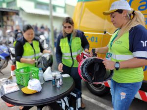 Higienização de capacetes e cristalização de viseiras.