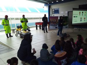 Palestra sobre educação no trânsito e educação ambiental.