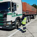 Preenchimento do formulário e entrega de panfleto com orientações.