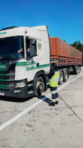 Preenchimento do formulário e entrega de panfleto com orientações.