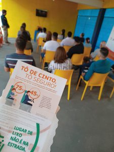 Orientações sobre a importância do uso do cinto de segurança.